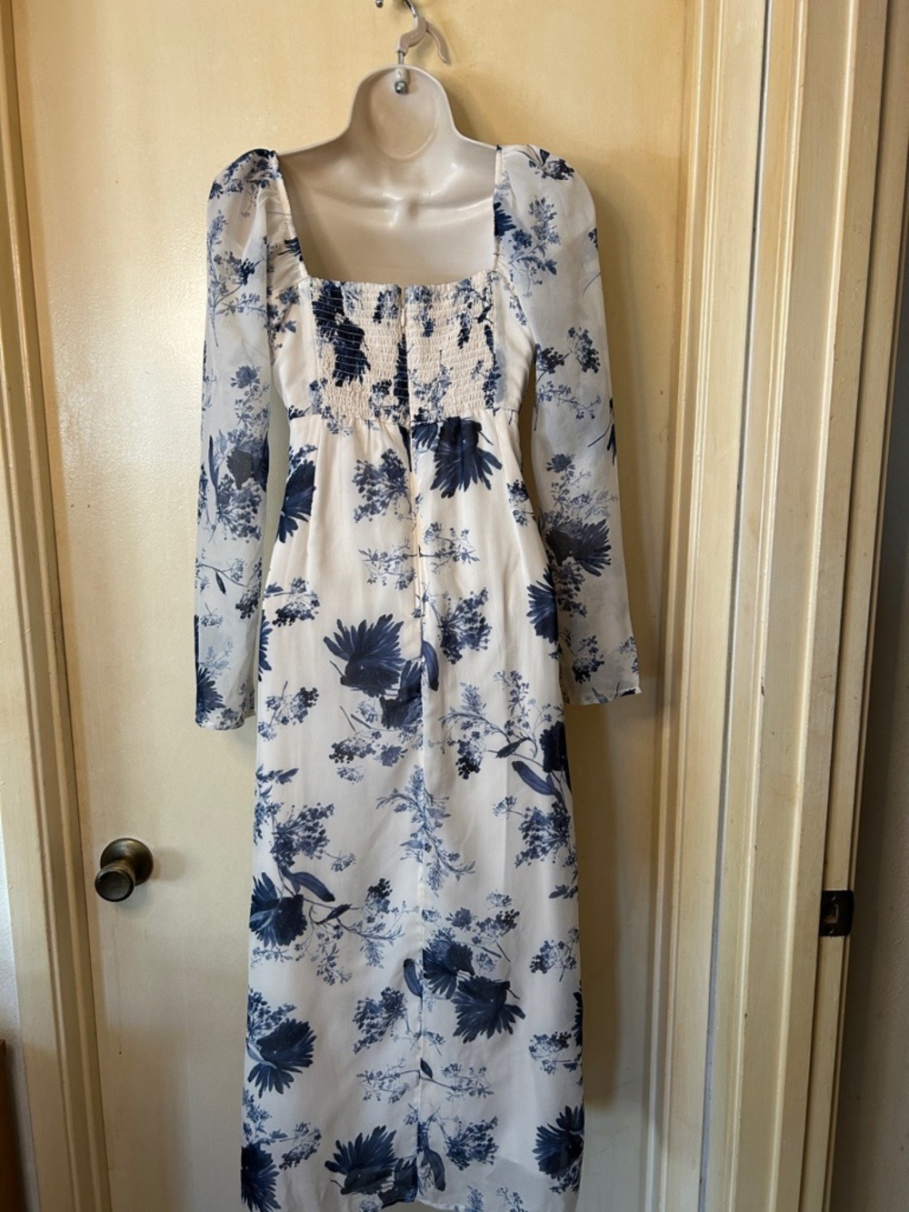 Abercrombie & Fitch Ivory Dress with Navy Floral Print size S - Picture 7 of 12